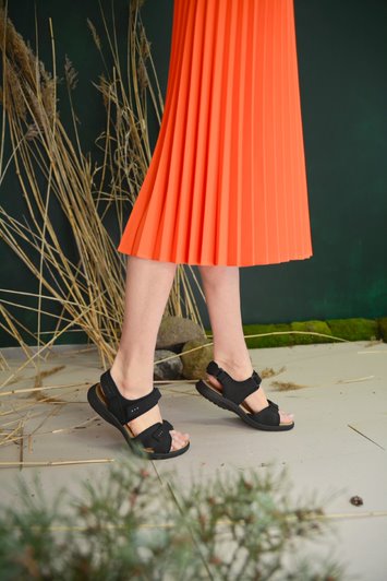 Liiva Women's Leather Sandals - Black - ORÉA PARIS