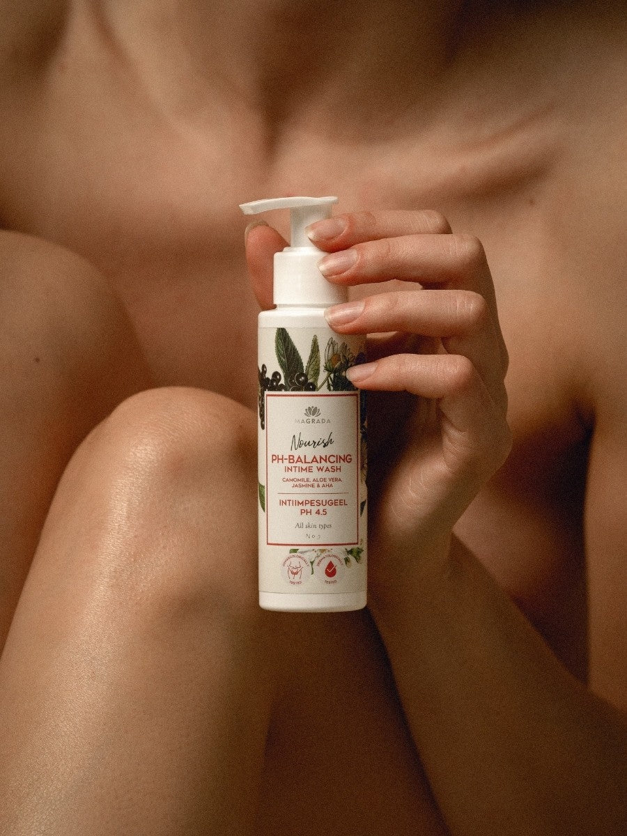 Intimate Wash Gel with Chamomile, Aloe, and AHA, pH 4.5 - ORÉA PARIS