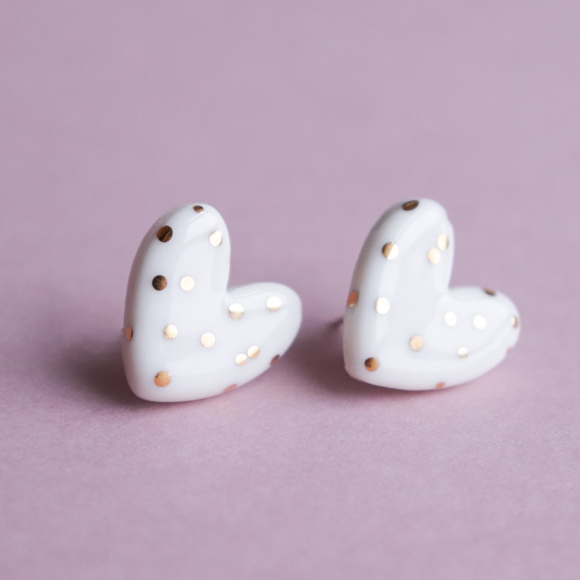 Dotted Porcelain Heart Studs -  White - ORÉA PARIS