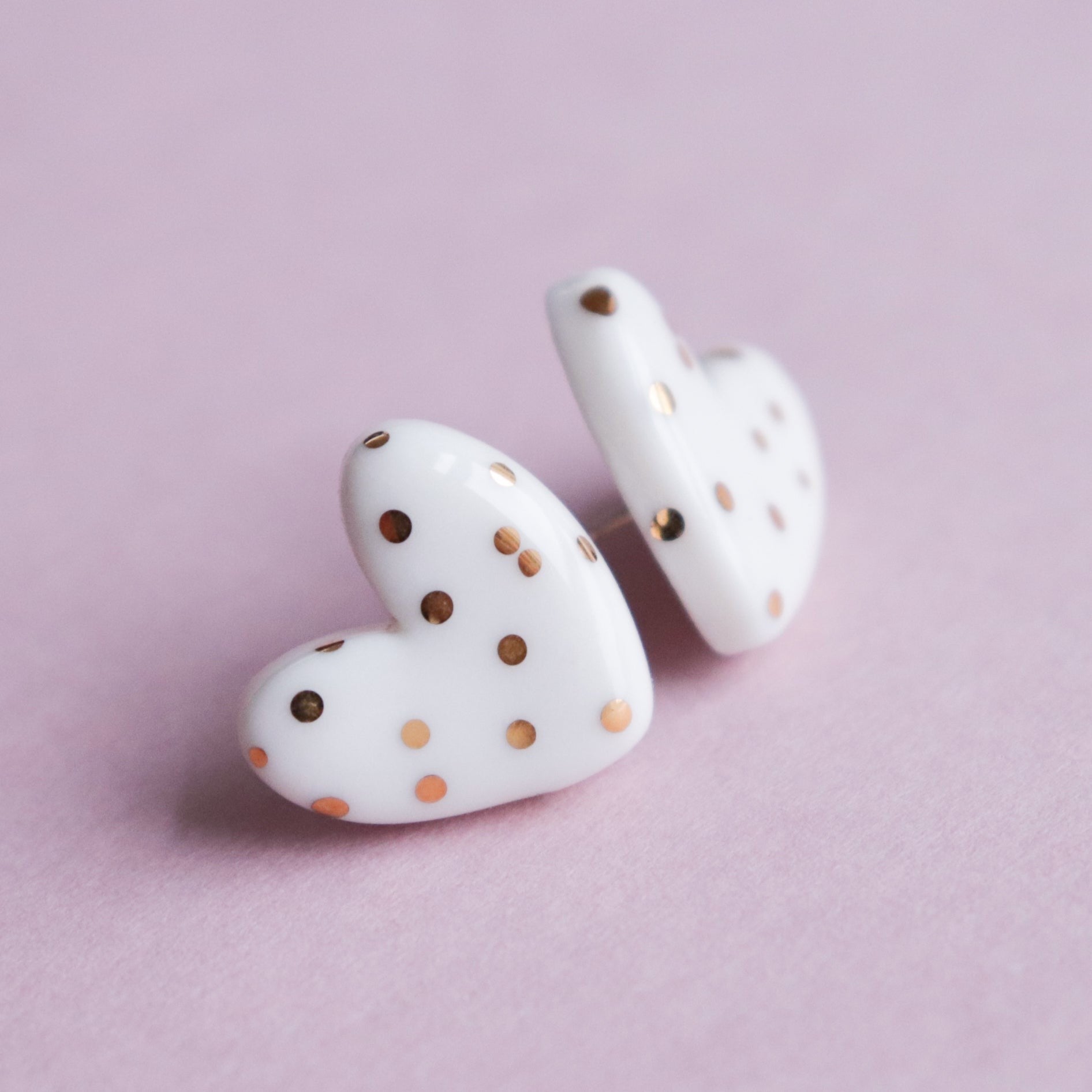 Dotted Porcelain Heart Studs -  White - ORÉA PARIS