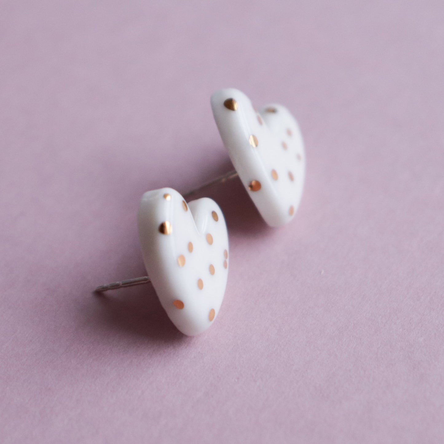 Dotted Porcelain Heart Studs -  White - ORÉA PARIS
