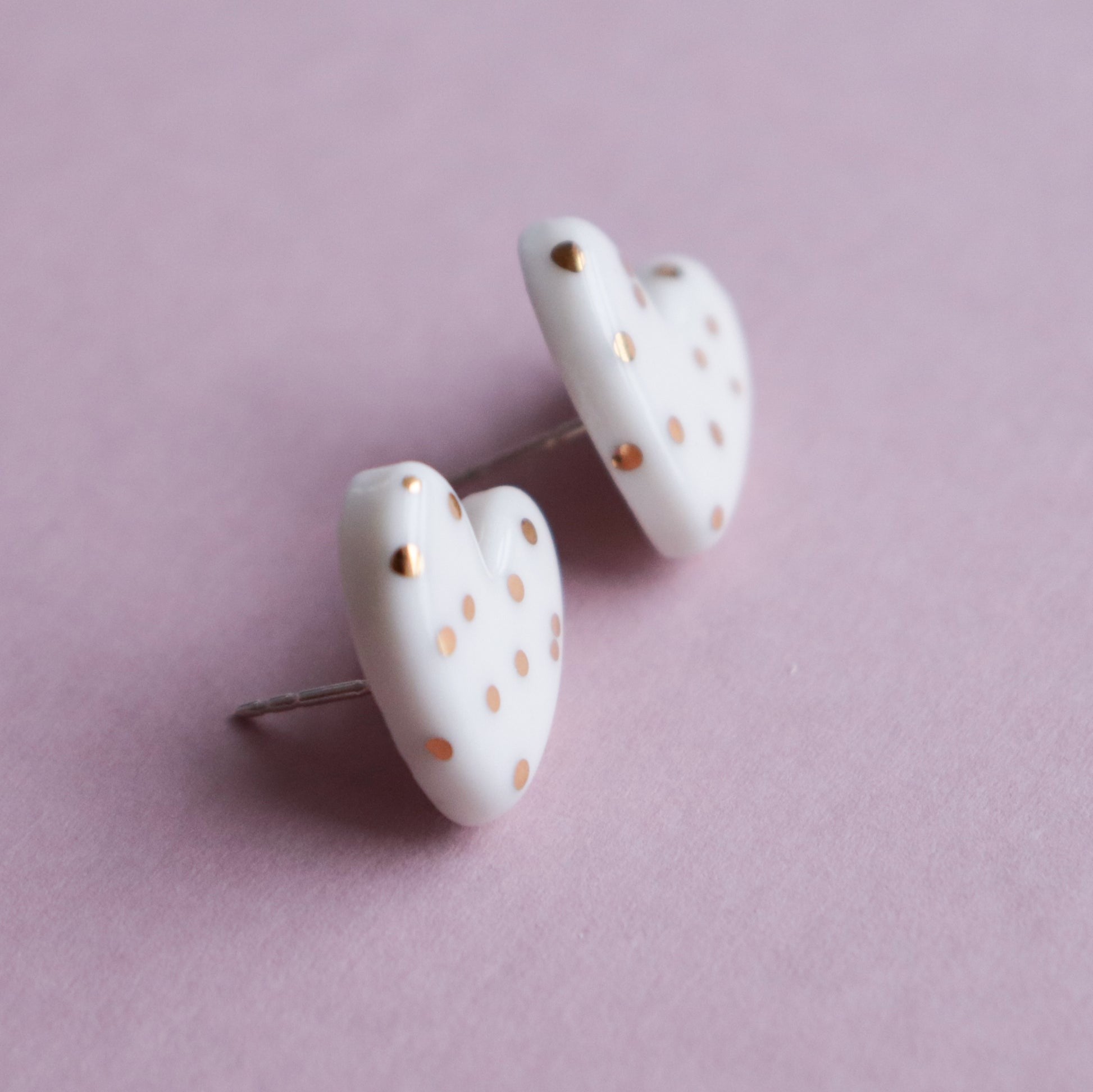 Dotted Porcelain Heart Studs -  White - ORÉA PARIS